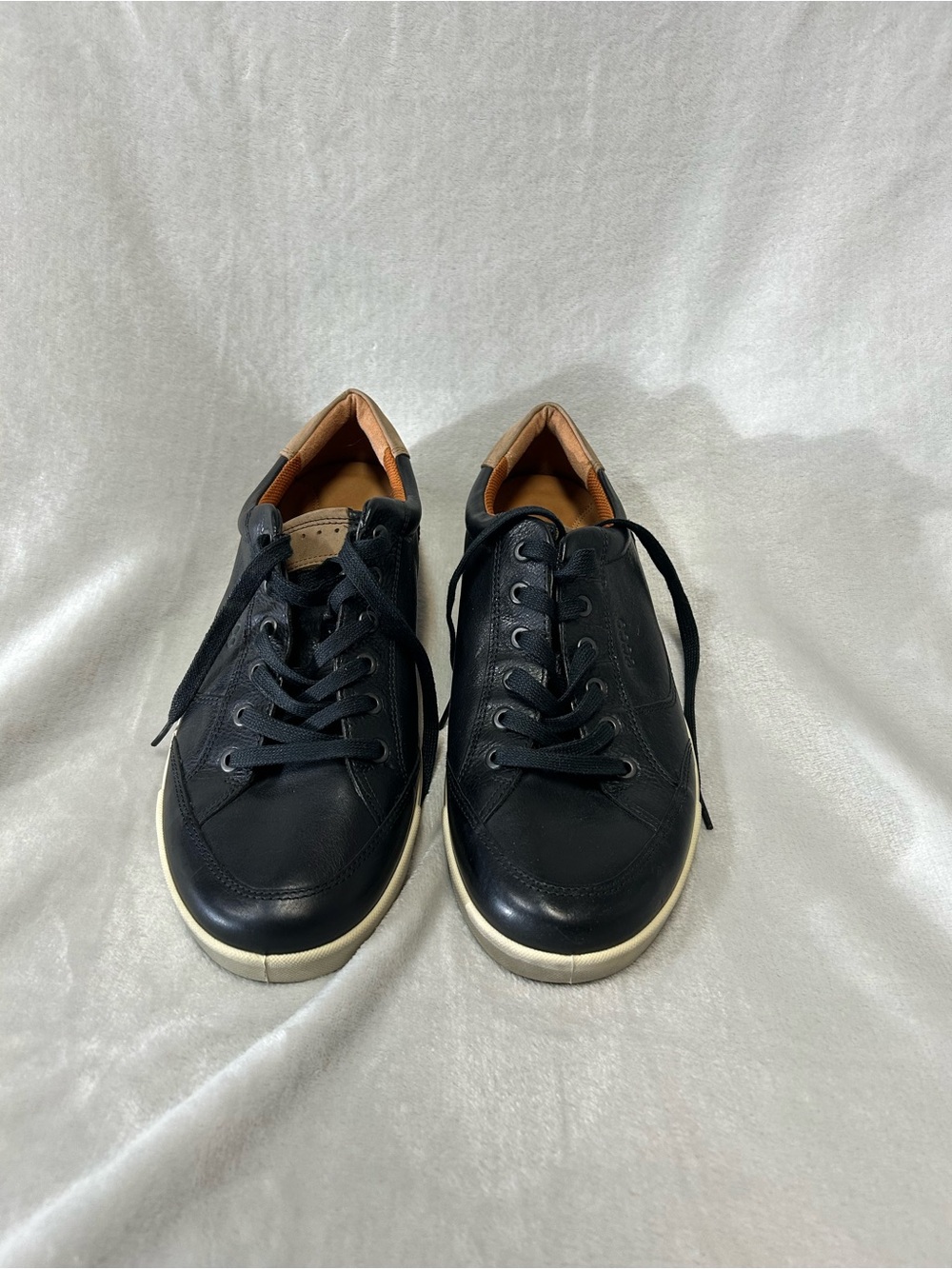 Ecco Black Leather Low-Top Sneakers with Cream Sole EUR Size 43. US 9 to 9.5.